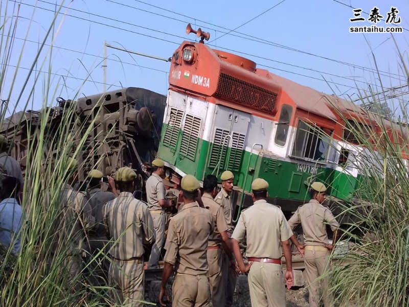 印度火车脱轨