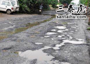 印度坑坑洼洼的道路