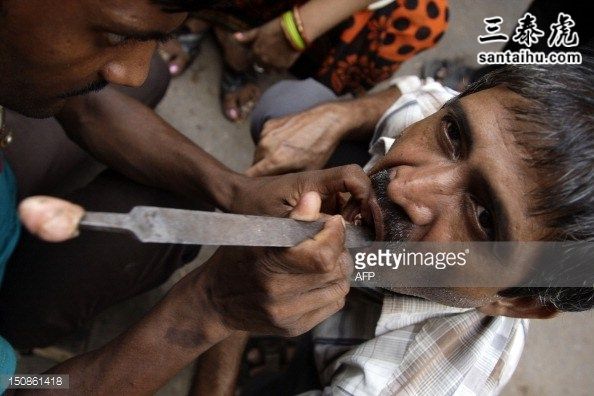 indian-roadside-dentists.jpg